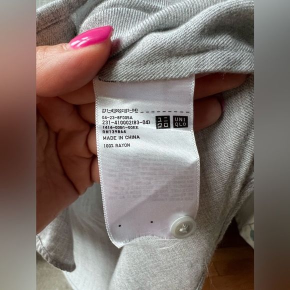 Uniqlo Super Soft, Gray Button Down Shirt - Picture 4 of 12
